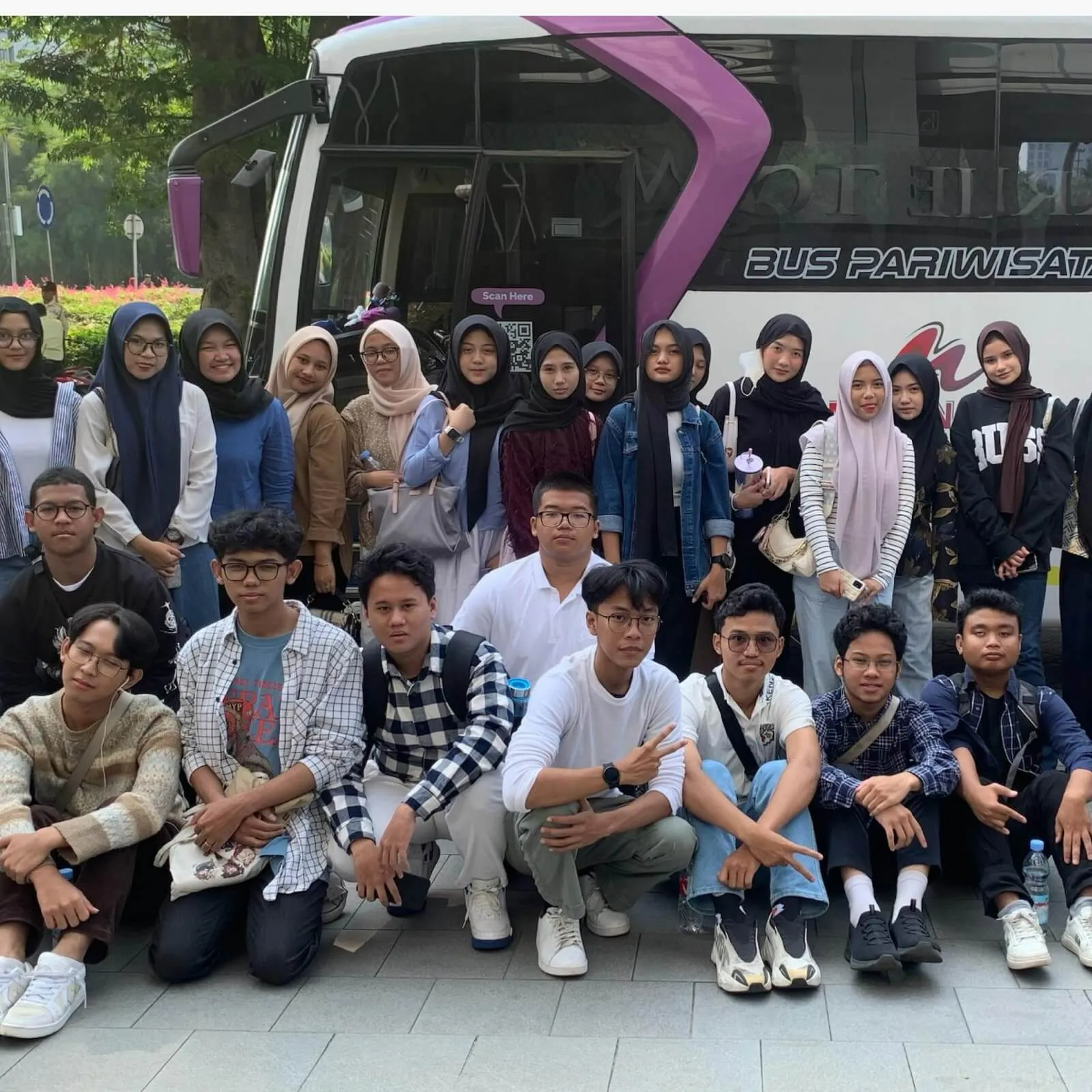 Galeri Morena Trans bersama SMA PKP Jakarta islamic School di Universitas Bakrie